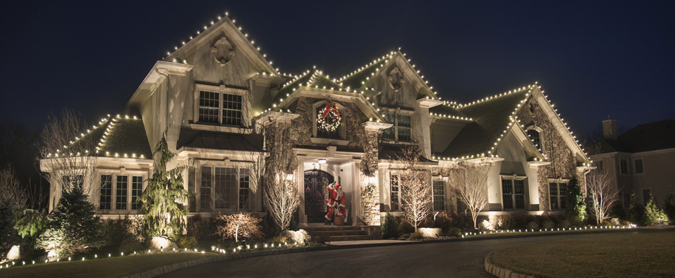Holiday Lighting - Earthworkers Landscaping